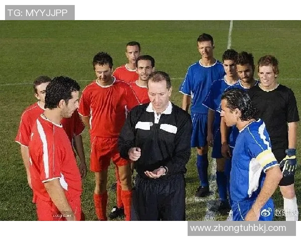 足球明星背后的默默奉献者她们的故事与生活揭秘